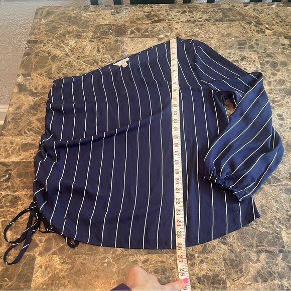 Belle Sky One Shoulder Pinstripe Blouse Size Large Blue & White - Picture 4 of 10